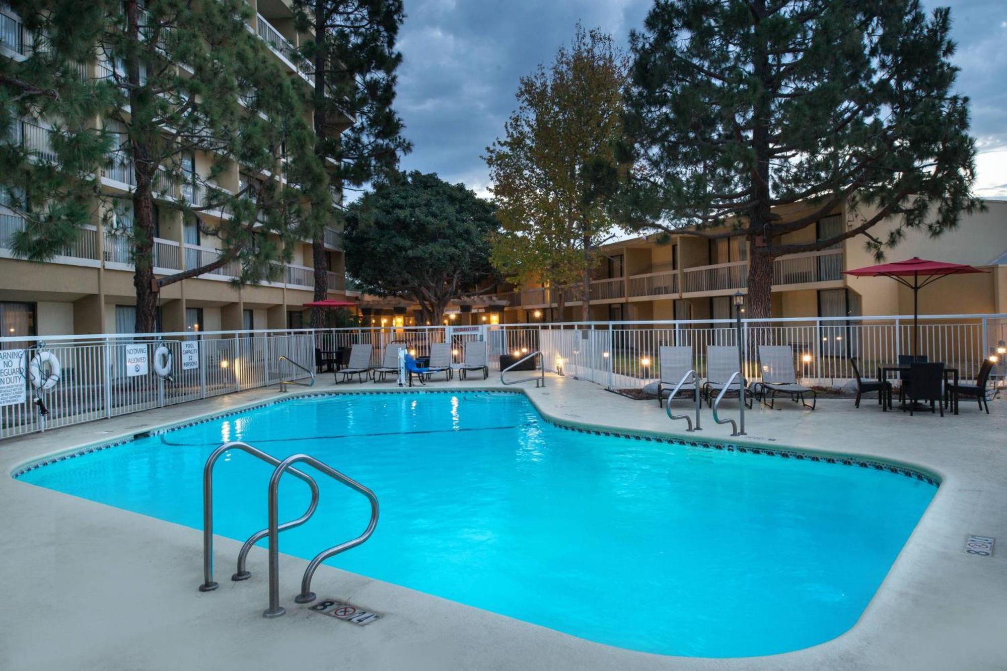 Courtyard By Marriott Oxnard/ventura Hotel 3*